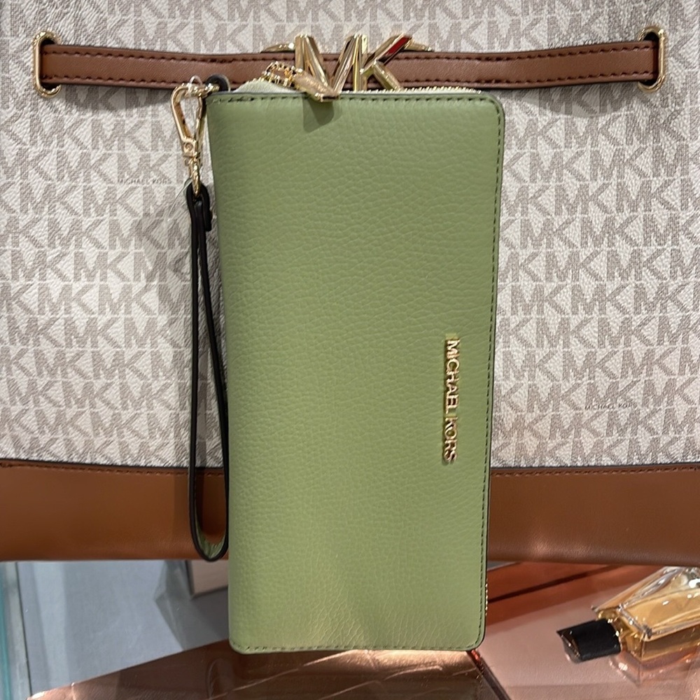 MICHAEL KORS
Leather Continental Wristlet Phone Case Wallet 
Light Sage
NWT - Picture 8 of 16
